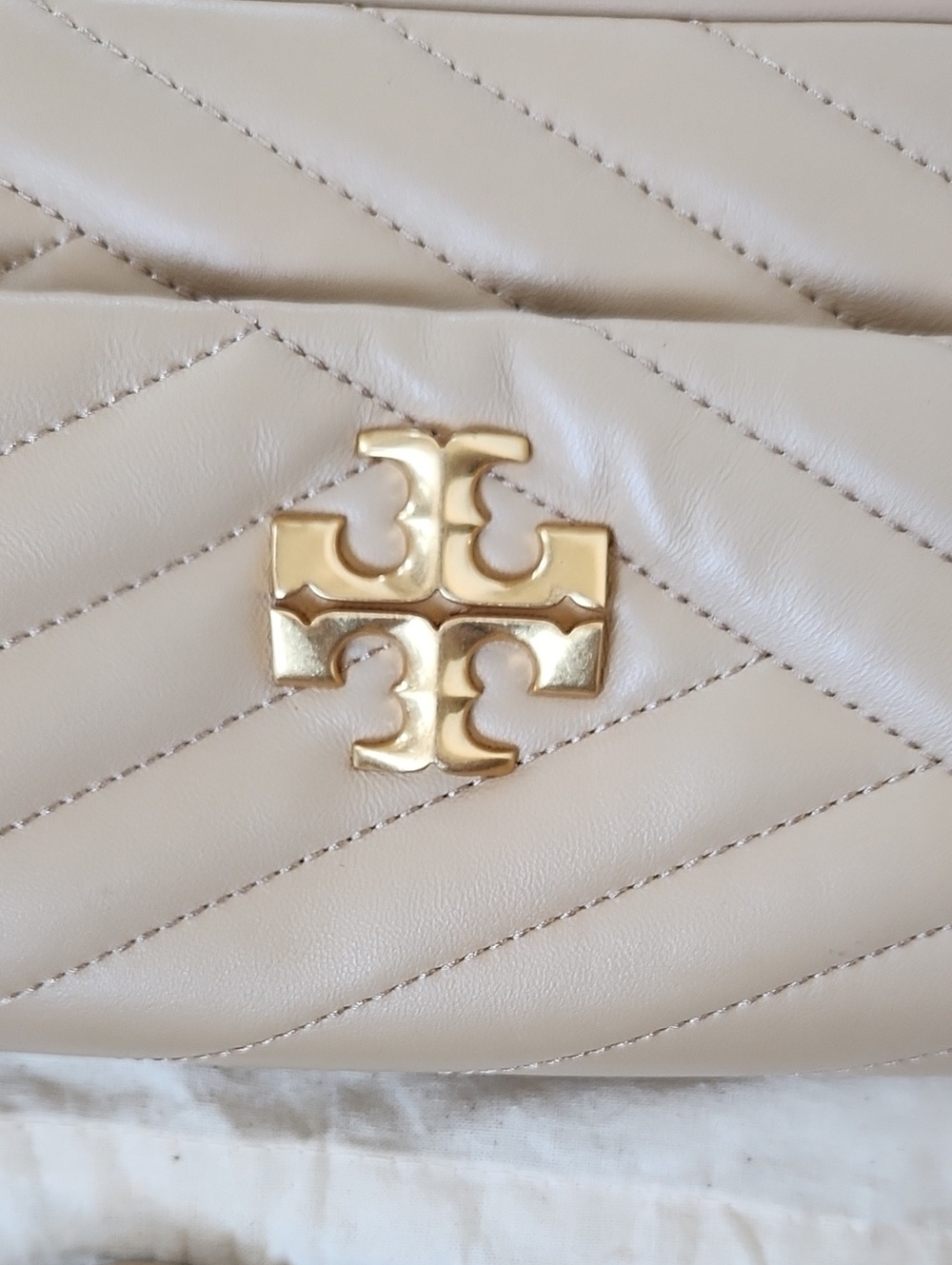 Tory Burch Beige Quilted Shoulder/Crossbody Bag - Picture 3 of 16